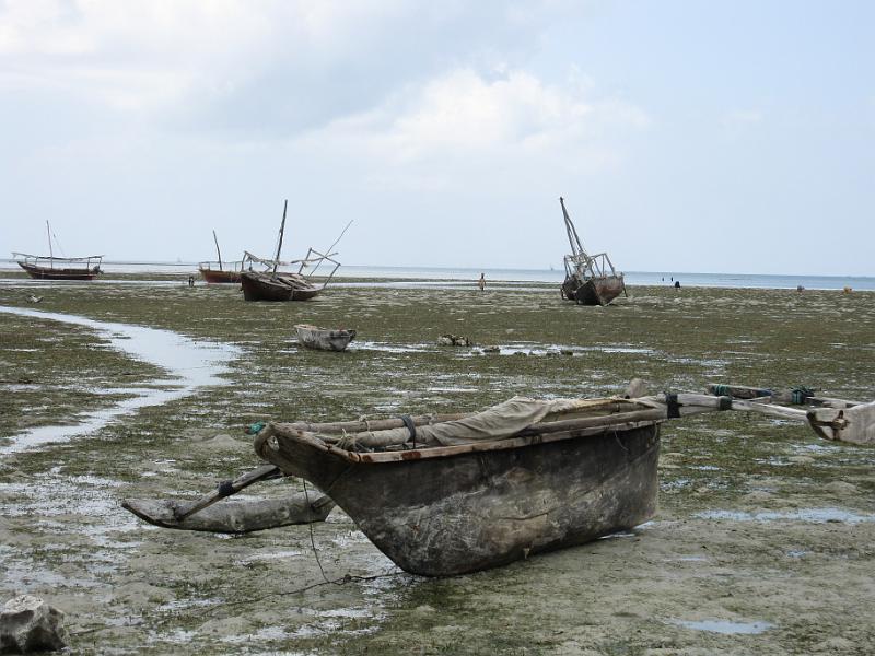 Boat low tide.JPG